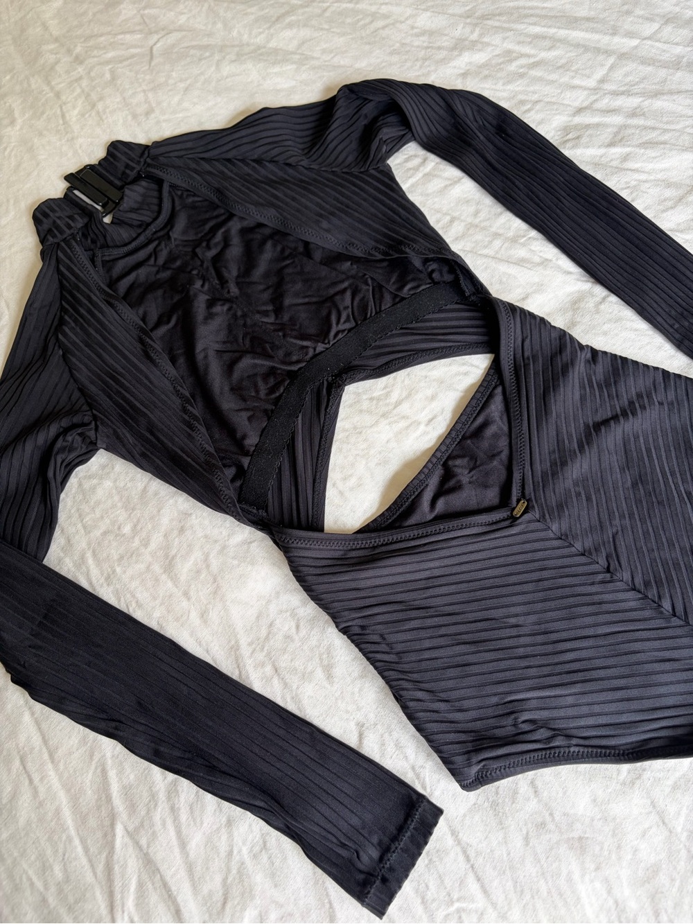 Rip Curl Black Ribbed Long-Sleeve Cutout Swimsuit SMALL - Picture 6 of 6